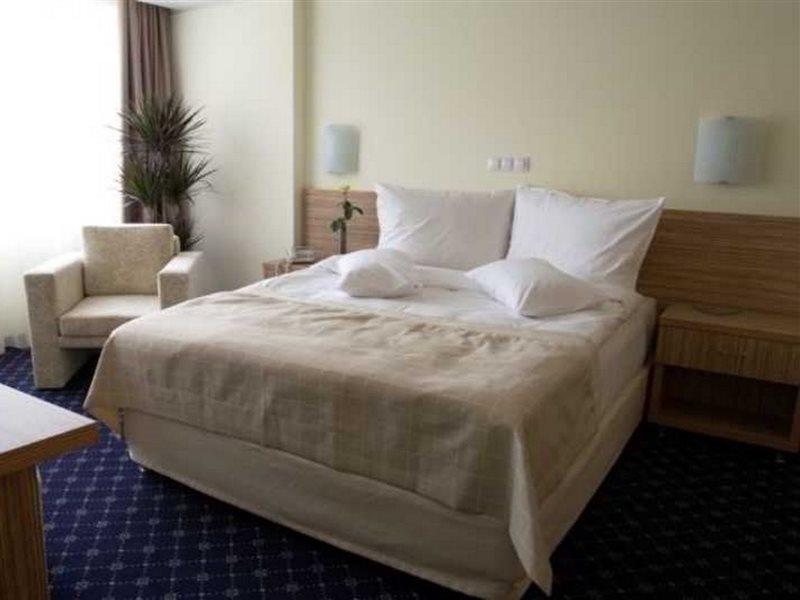 Marshal Hotel Bucarest Esterno foto