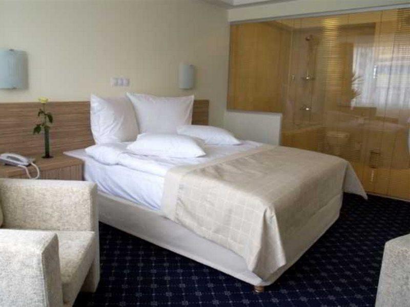 Marshal Hotel Bucarest Esterno foto