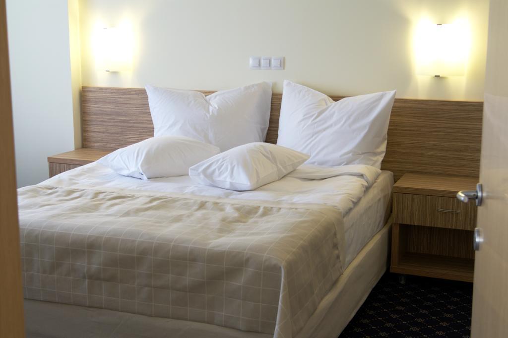 Marshal Hotel Bucarest Esterno foto