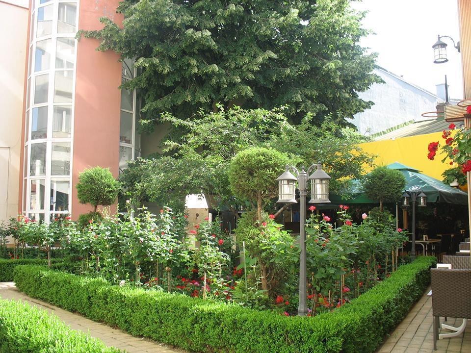 Marshal Hotel Bucarest Esterno foto