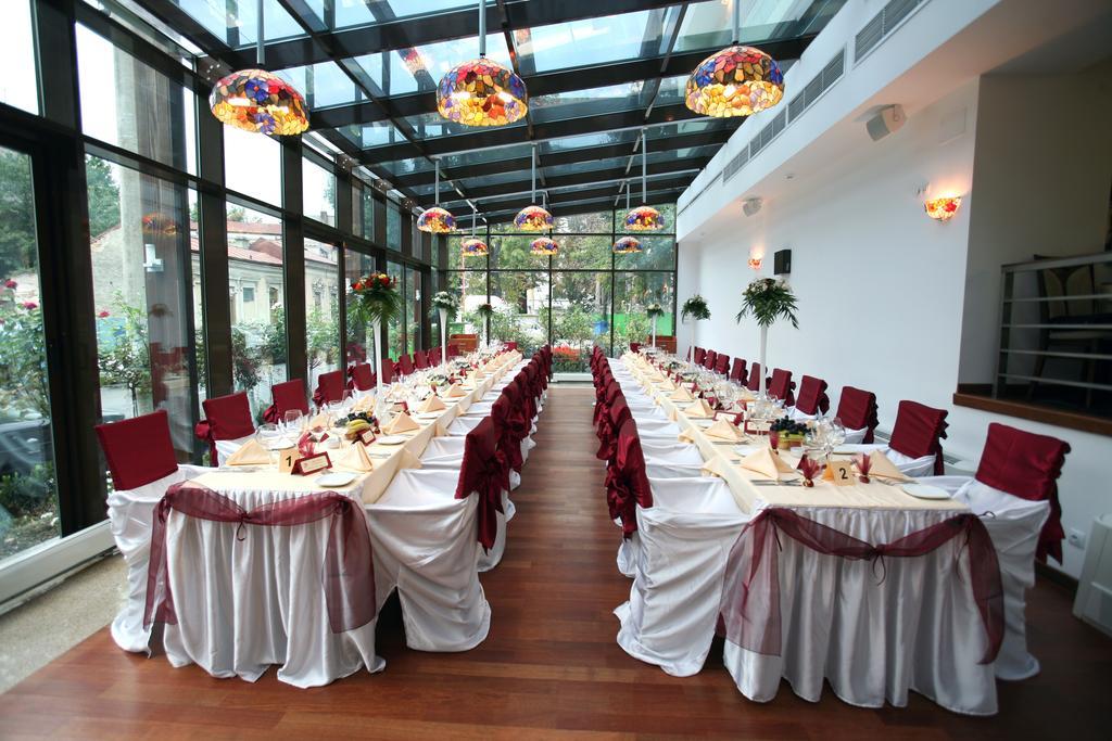 Marshal Hotel Bucarest Esterno foto
